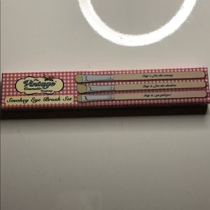 The Vintage brush set